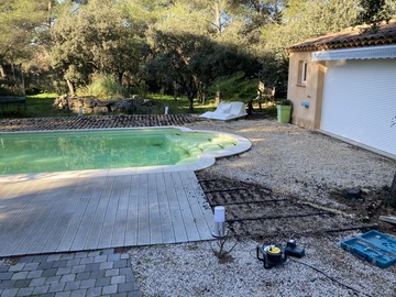 Aménagement d'un tour de piscine en gazon synthétique à Cabannes